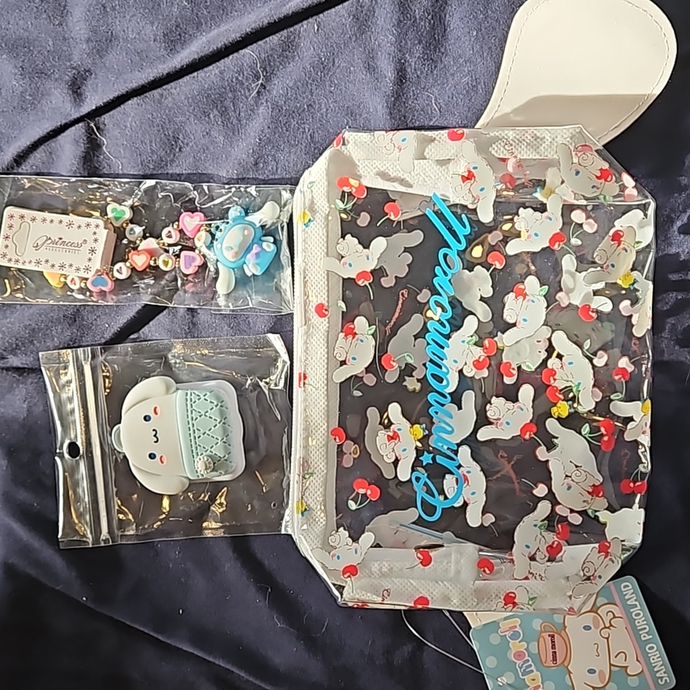 Sanrio Cinnamroll bundle make-up case,pop-socket, and bracelet